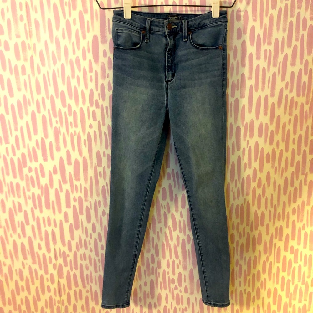 Abercrombie & Fitch 26 / 2S Simone High Rise Super Skinny Light Wash Jeans EUC